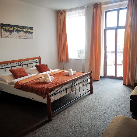 Hotel Palackeho 135 Melnik Bagian luar foto