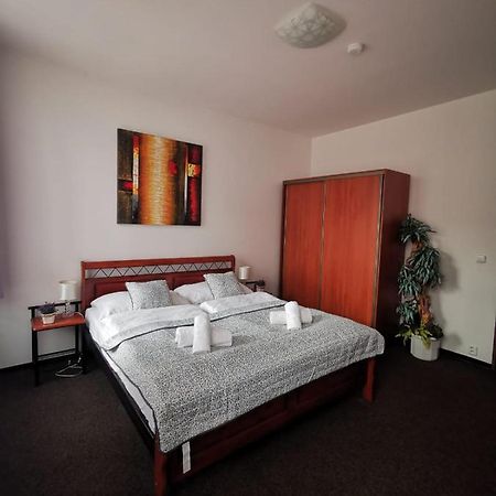 Hotel Palackeho 135 Melnik Bagian luar foto