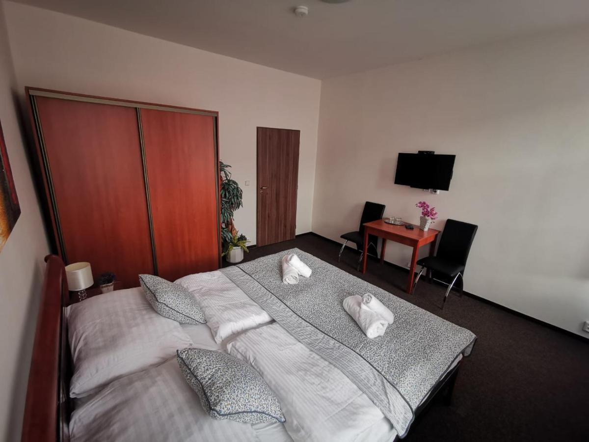 Hotel Palackeho 135 Melnik Bagian luar foto