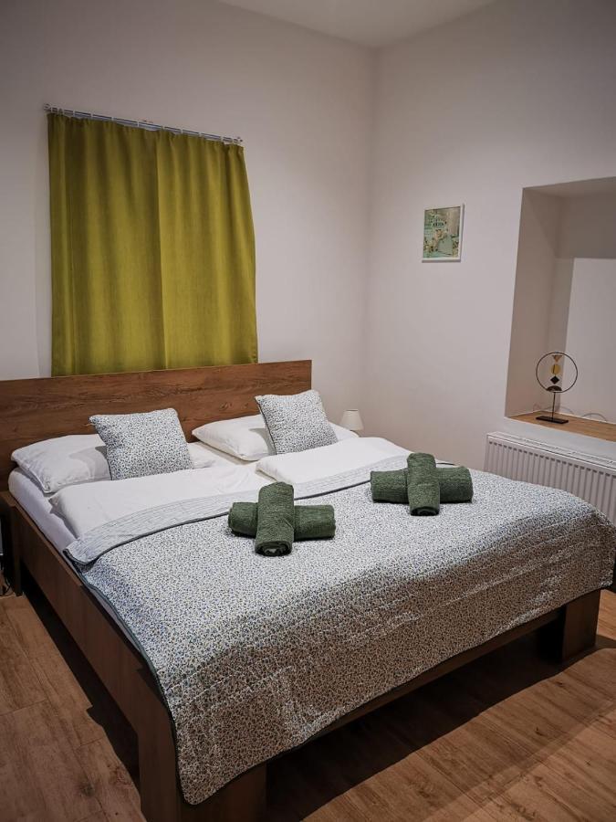 Hotel Palackeho 135 Melnik Bagian luar foto